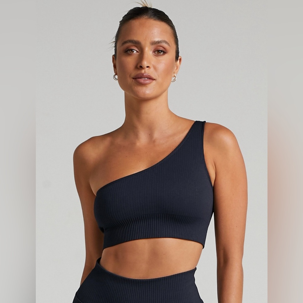 AIM'N - RIBBED SEAMLESS SINGLE STRAP BRA IN BLACK - size XS